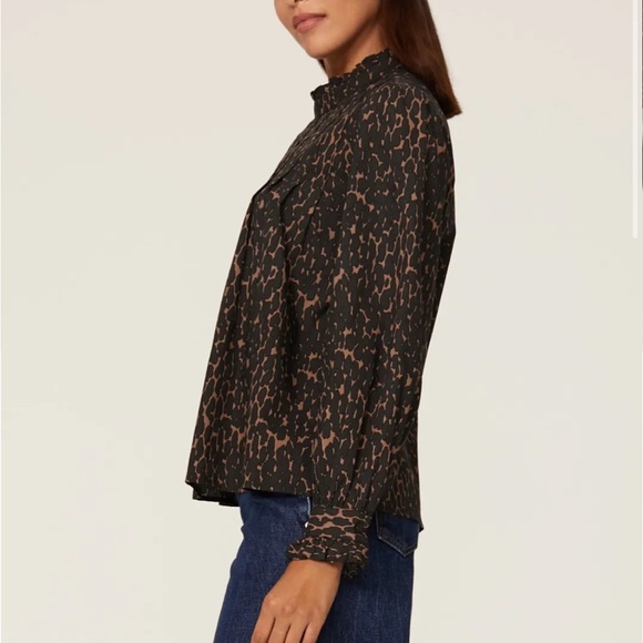 Rails Ariana Leopard Animal Print Ruffle Collar Blouse Size Large - Picture 9 of 10